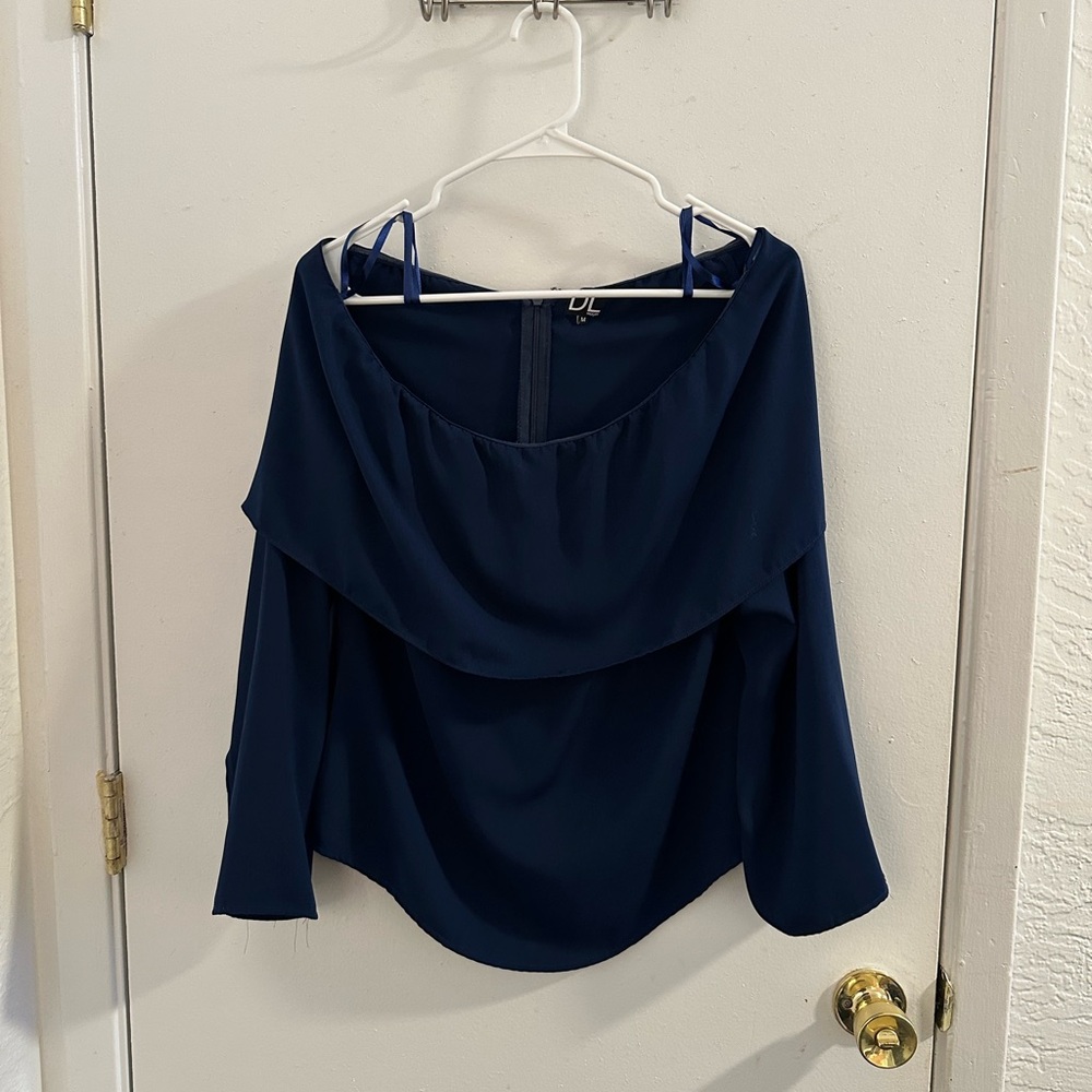 Dailylook navy off the shoulder top